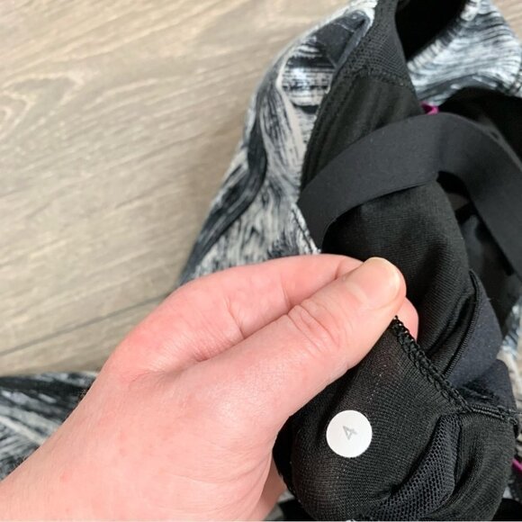 Lululemon Hot To Street Tank Top Heat Wave White Black Black Regal Plum Size 4 - Picture 9 of 10